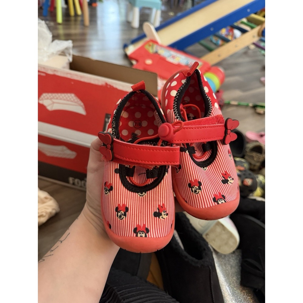 Disney Minnie Mouse Water Shoes Size 7/8